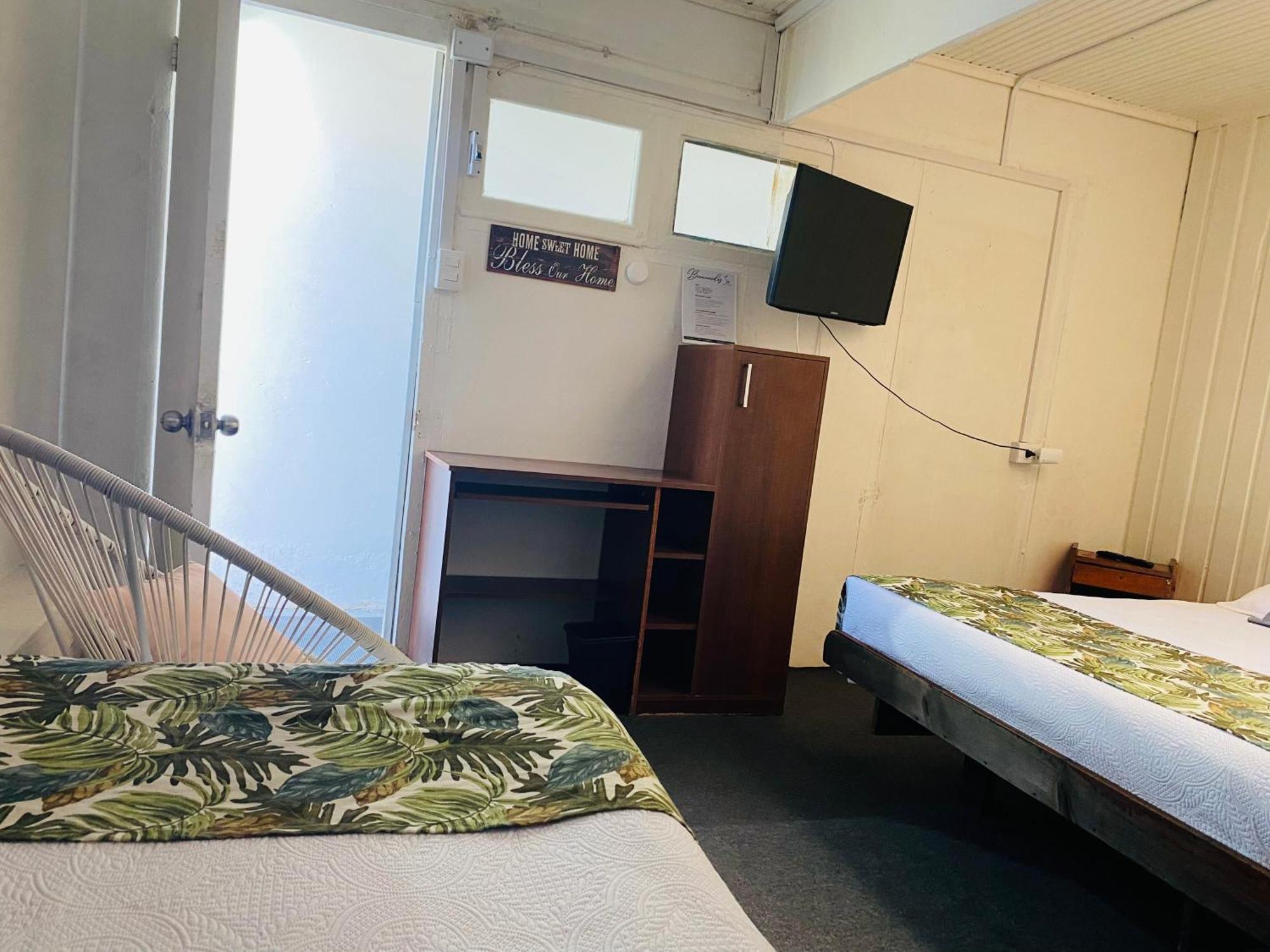 Hostal 3 Norte ซานอันโตนิโอ ภายนอก รูปภาพ